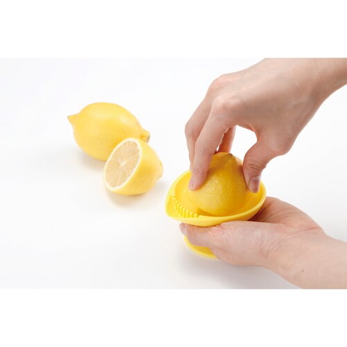 KK 軽い力でしっかりしぼれるレモンジューサー