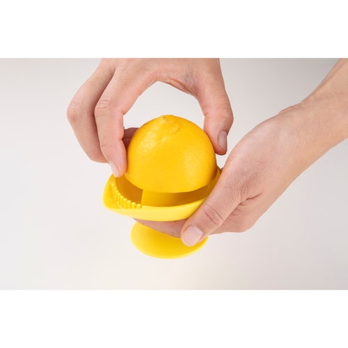 KK 軽い力でしっかりしぼれるレモンジューサー