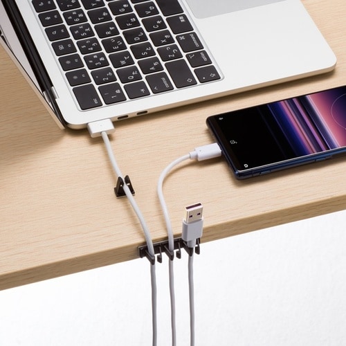 粘着固定ケーブルホルダー