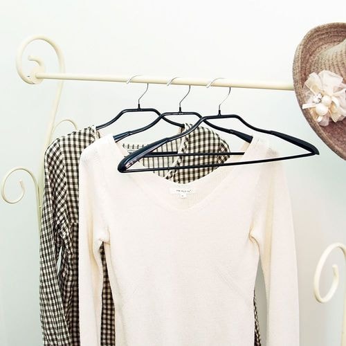 すべらないジャケットハンガー42PVCBK×4