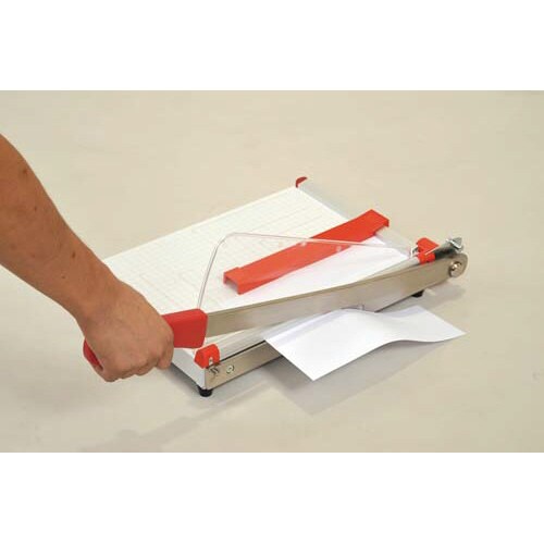 ペーパーカッターB4
