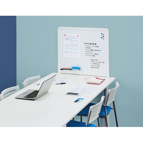 テーブルに取り付けられるホワイトボード