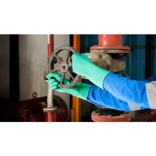 37−843−9 耐油ニトリル薄手手袋