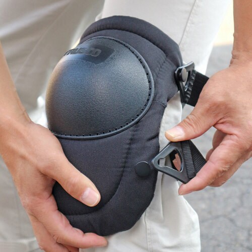 膝パッド バックルタイプ 両足2個セット 黒