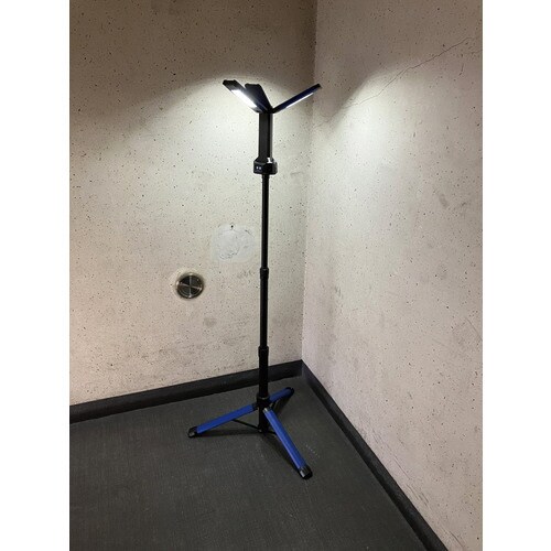 充電式LEDフォールディングスタンドライト