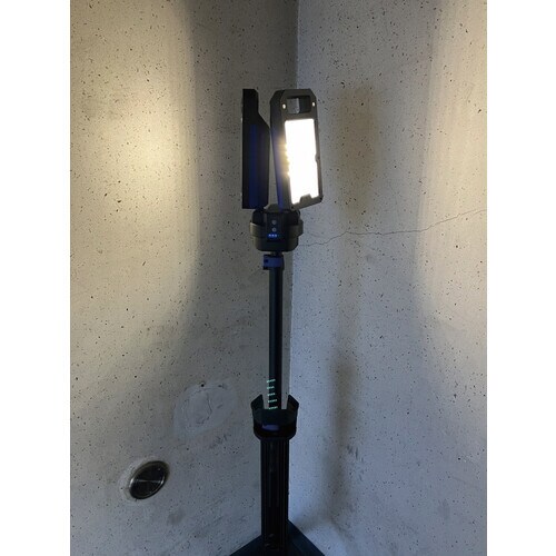 充電式LEDフォールディングスタンドライト
