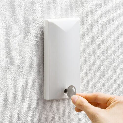 鍵付きセキュリティスリムコンセントカバー