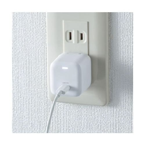 AC100V−240V/USB充電器(U