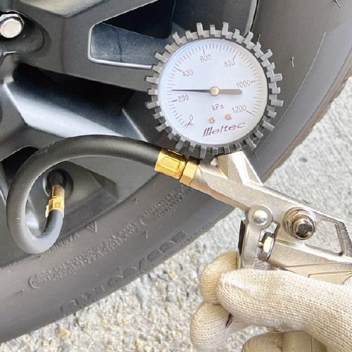 クルマ用タイヤ空気圧測定器 (1200KPa)