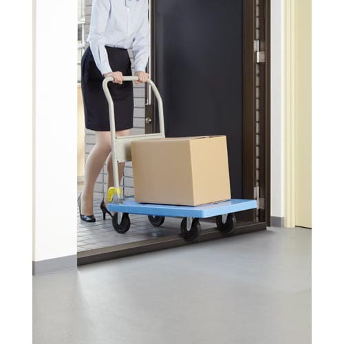 段差が乗り越えやすい樹脂台車