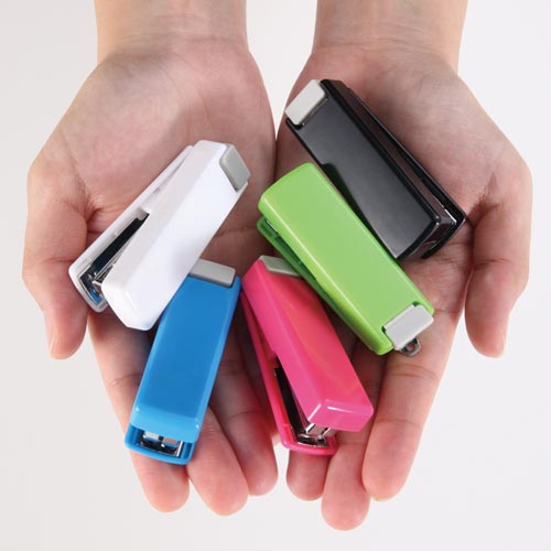 コンパクトホッチキス 10枚とじ 白