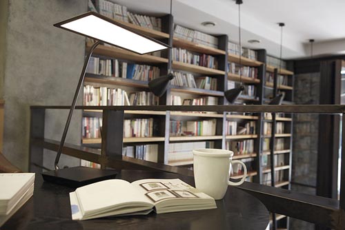 OLED SKY 次世代照明有機ELデスクライト