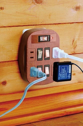 雷ガード付4口節電コンセント 木目タイプ