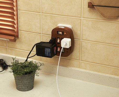 雷ガード付4口節電コンセント 木目タイプ