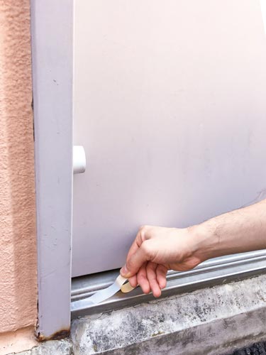 カンタン貼るだけ!お子様にも安心 虫のイヤがるテー