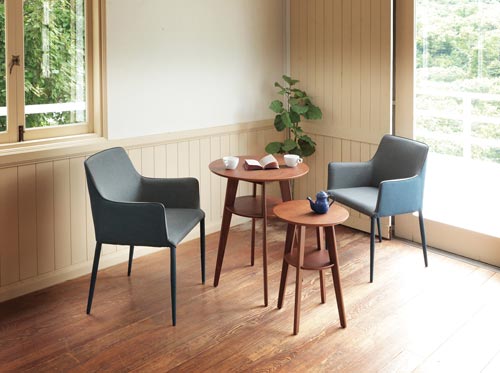 ディオーネカフェテーブル