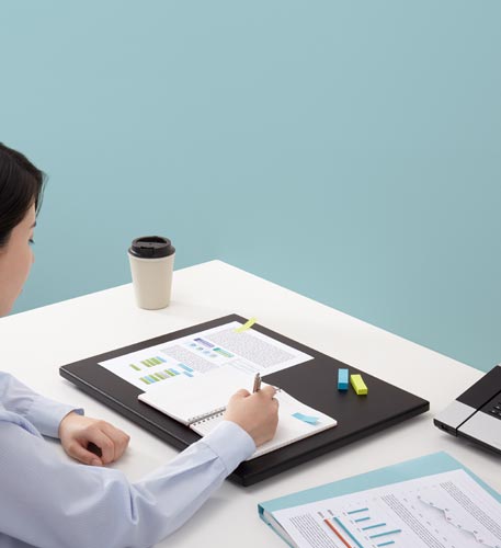 楽な姿勢で作業ができるノートPCスタンド 4台以上