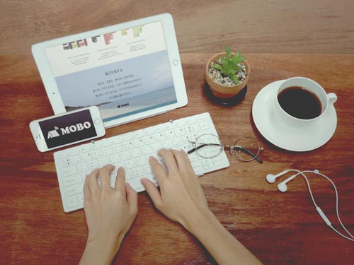 Bluetooth折りたたみ式キーボード ホワイト