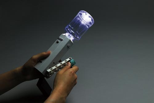 手回し発電ライト