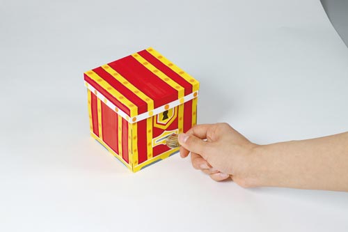 とびだす!?ドッキリ貯金箱