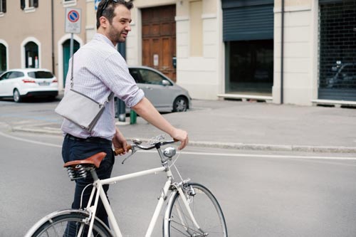 ユートリム ひろがるサコッシュ A4 グレー