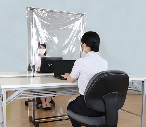 スタンディングパーテーション台170透明シート付