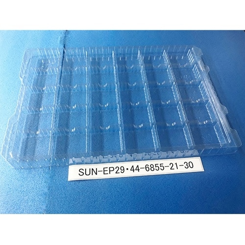 ���i�g���[�i�i�g���j