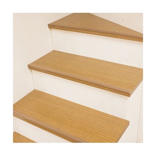 透明な階段のすべり止め