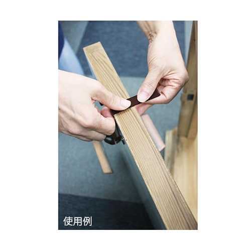 扉や引き出しに挟んで、曲げるだけ! どこでもピッタリフック