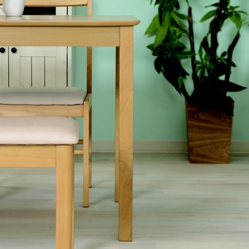 �_�C�j���O�e�[�u�������g